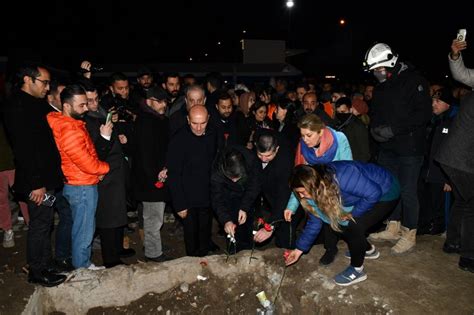 Elazığ’da depremde hayatını kaybedenler saat 04.17’de anıldı